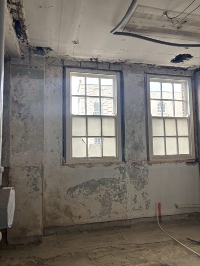 ellonies refine and dine window